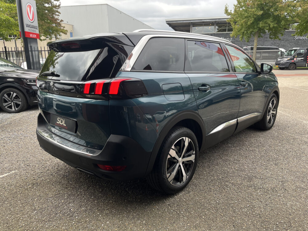 56858839-peugeot-5008-2020