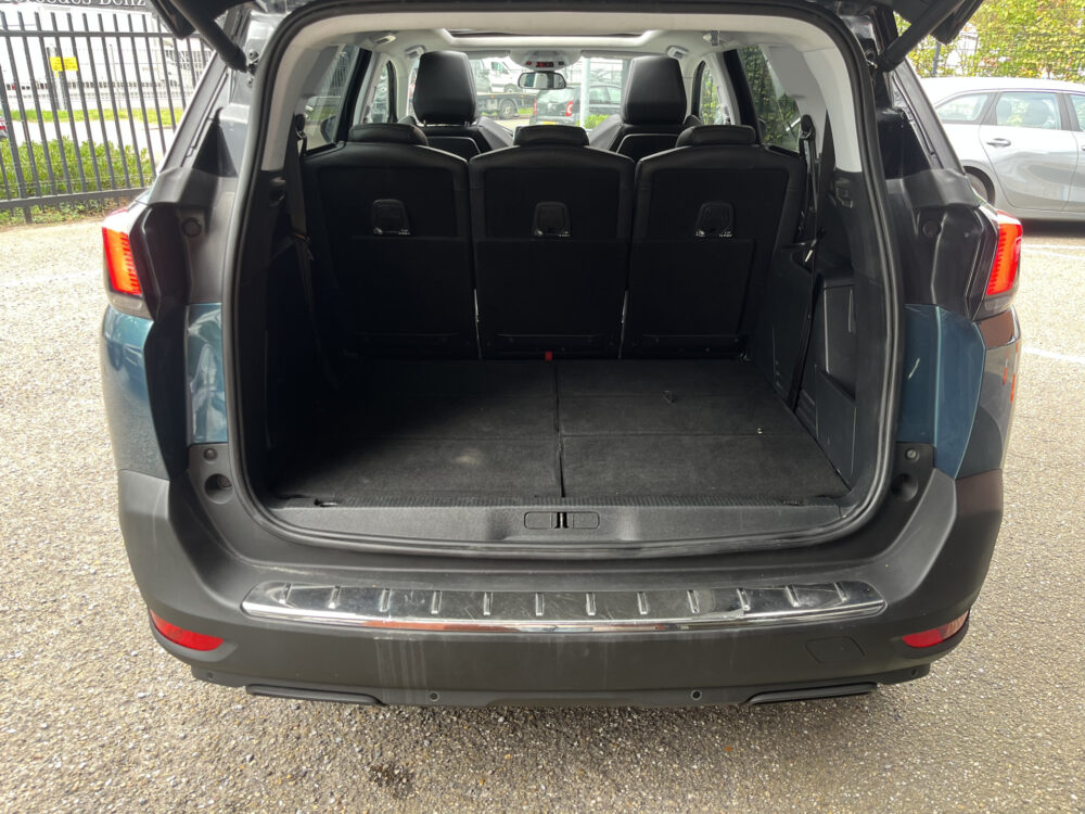 56858839-peugeot-5008-2020
