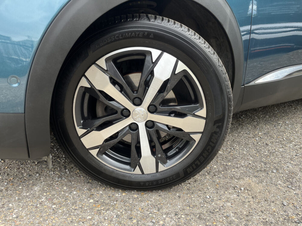 56858839-peugeot-5008-2020