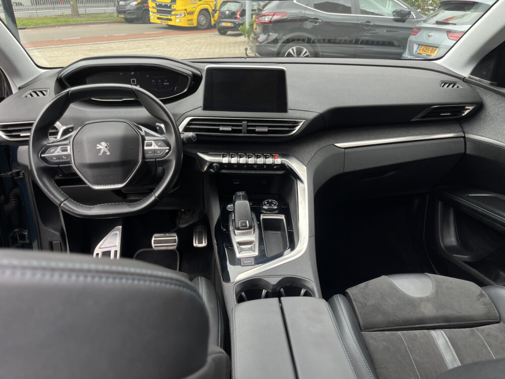 56858839-peugeot-5008-2020