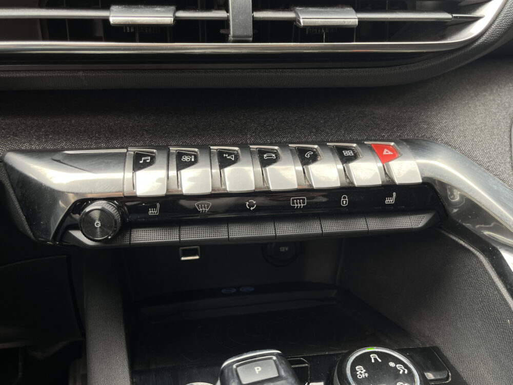 56858839-peugeot-5008-2020