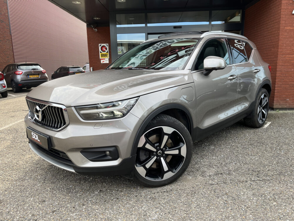 57032243-volvo-xc40-2021