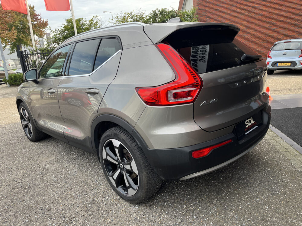 57032243-volvo-xc40-2021