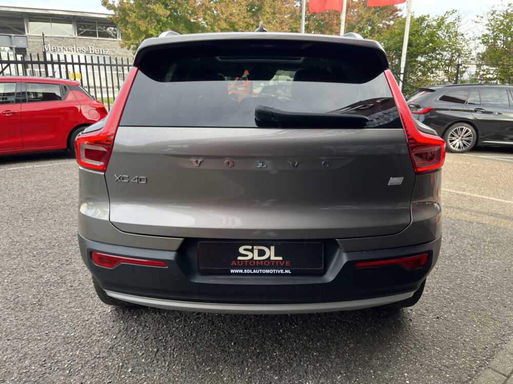 57032243-volvo-xc40-2021