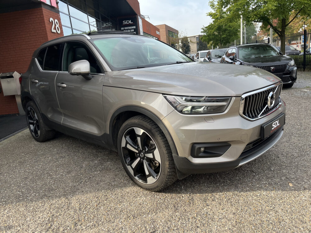 57032243-volvo-xc40-2021