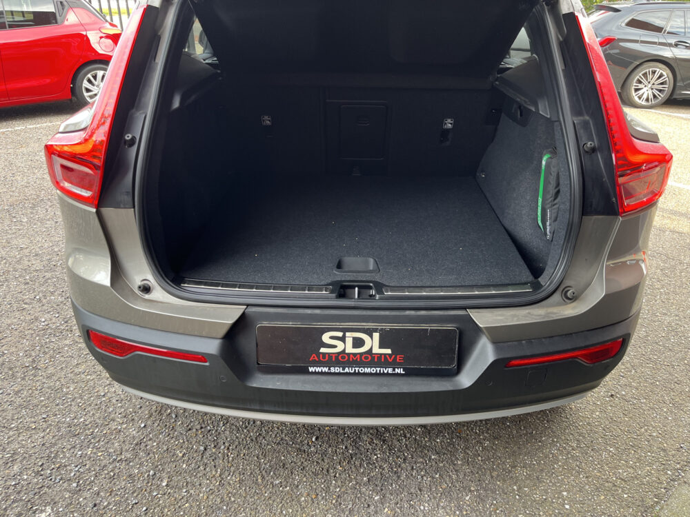 57032243-volvo-xc40-2021