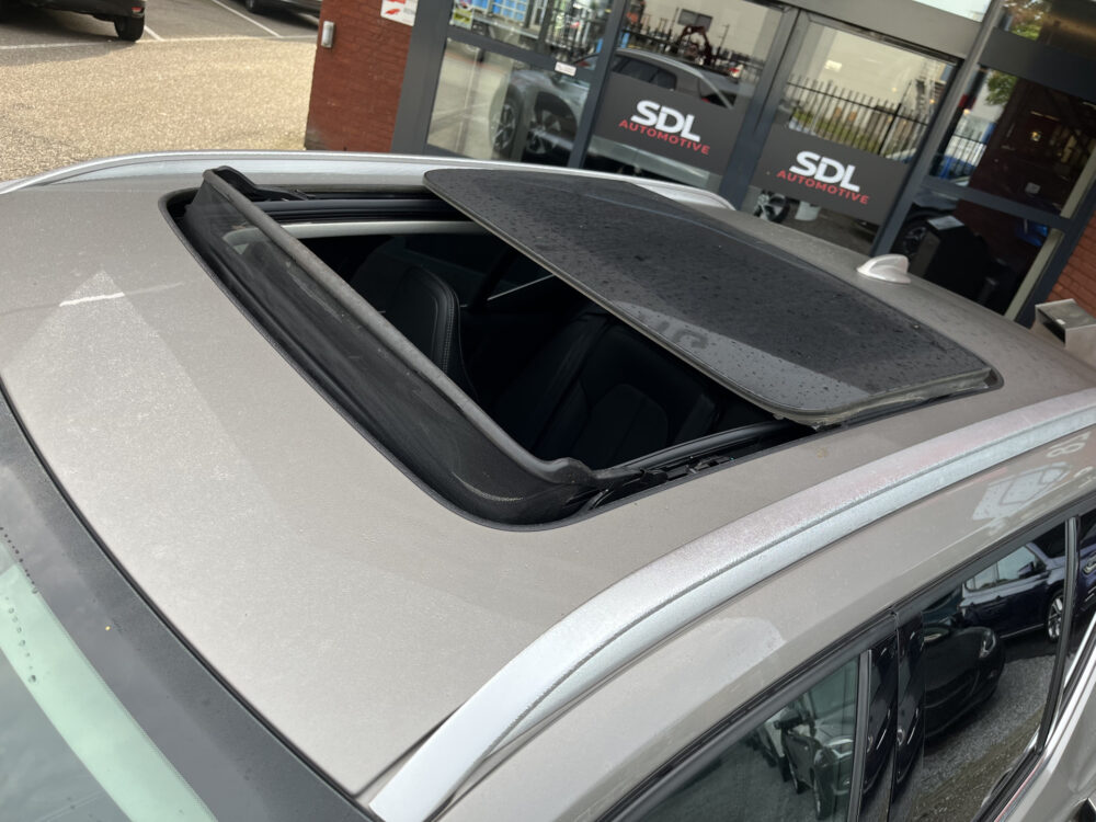 57032243-volvo-xc40-2021