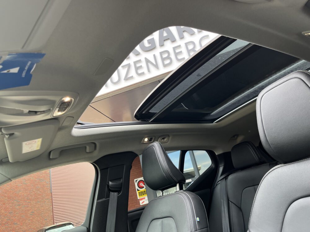 57032243-volvo-xc40-2021