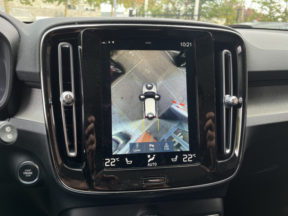 57032243-volvo-xc40-2021