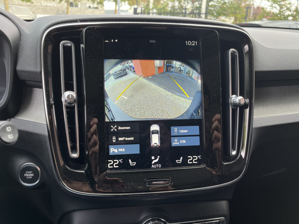 57032243-volvo-xc40-2021