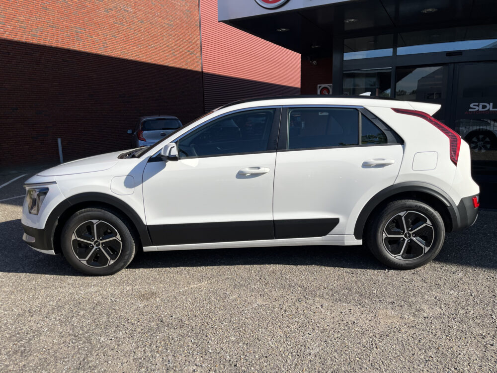 57042422-kia-niro-2022
