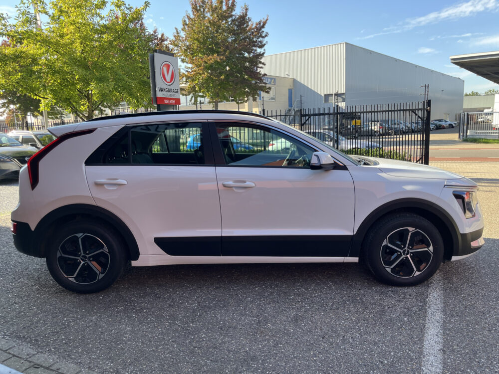 57042422-kia-niro-2022