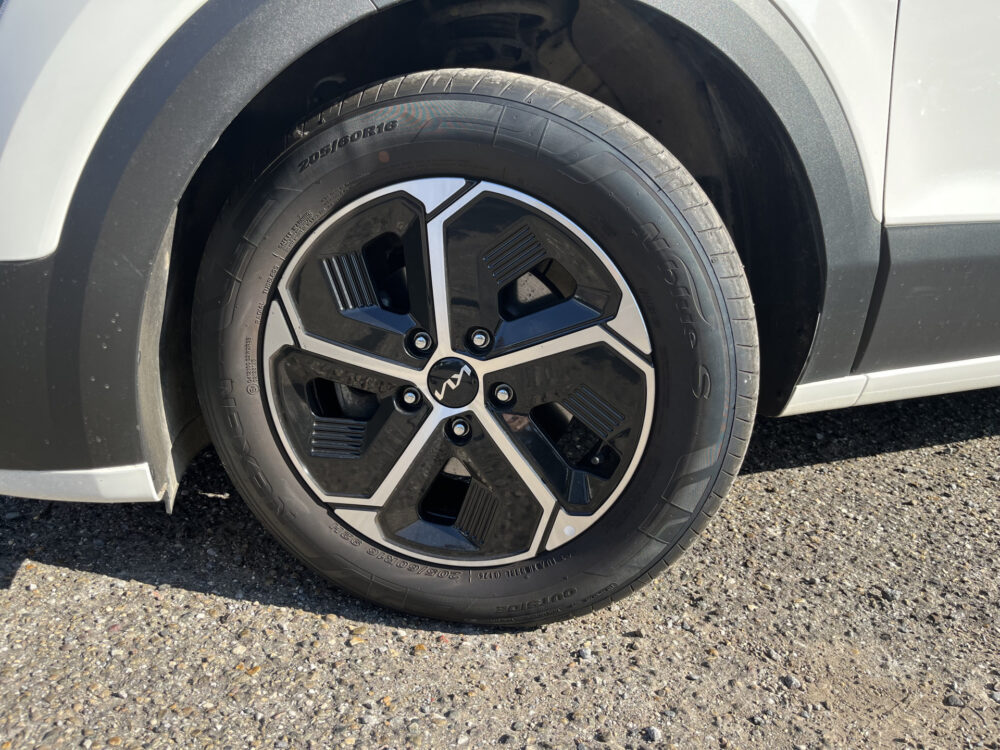 57042422-kia-niro-2022
