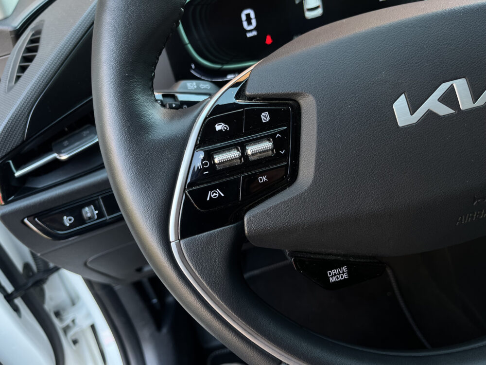 57042422-kia-niro-2022