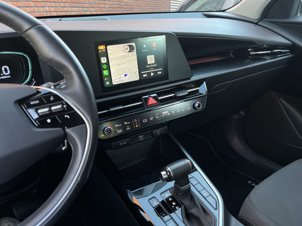 57042422-kia-niro-2022