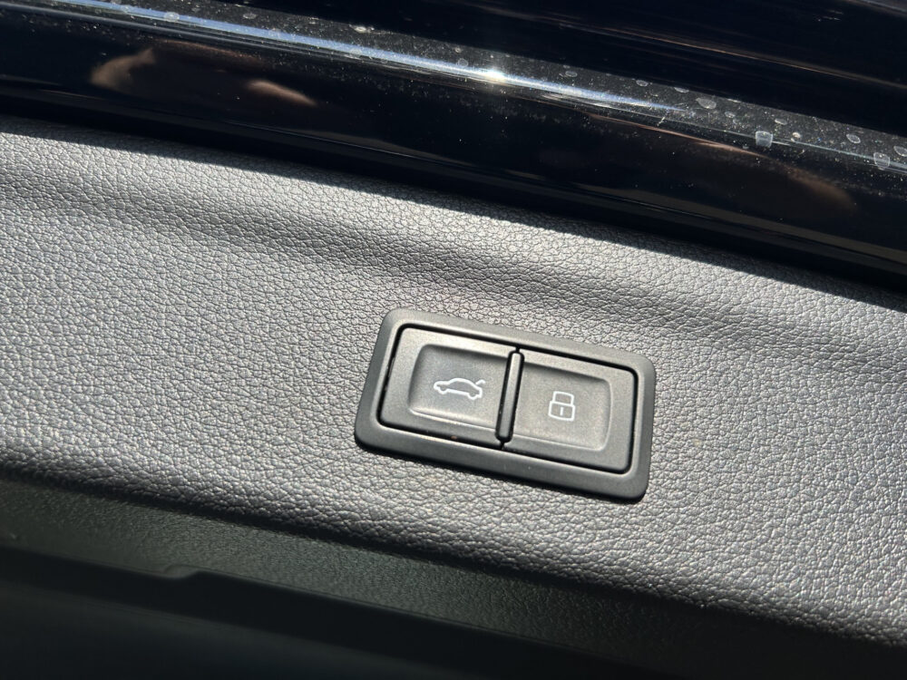 57055964-audi-q3-2021