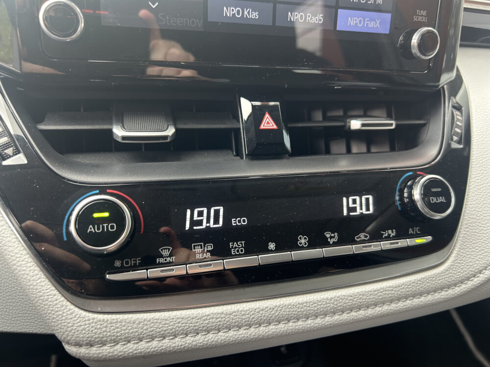 57073272-toyota-corolla-touring-sports-2020
