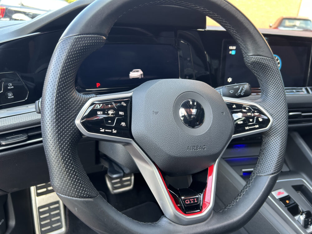 57199992-volkswagen-golf-2022