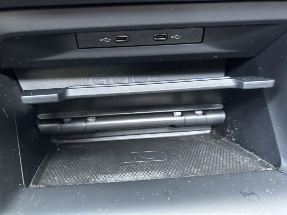 57199992-volkswagen-golf-2022