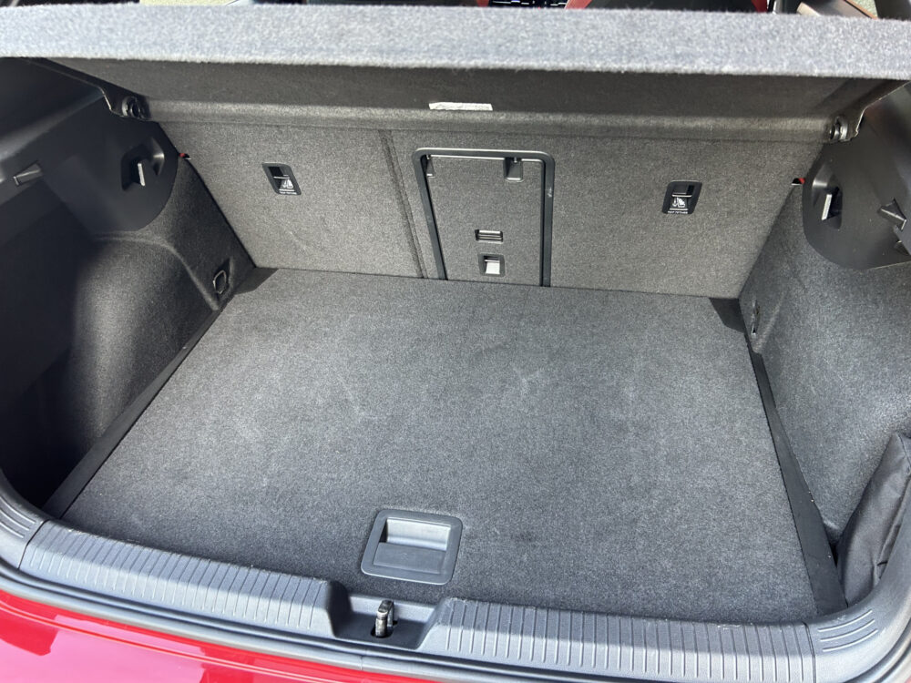 57199992-volkswagen-golf-2022