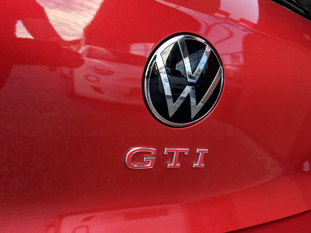 57199992-volkswagen-golf-2022