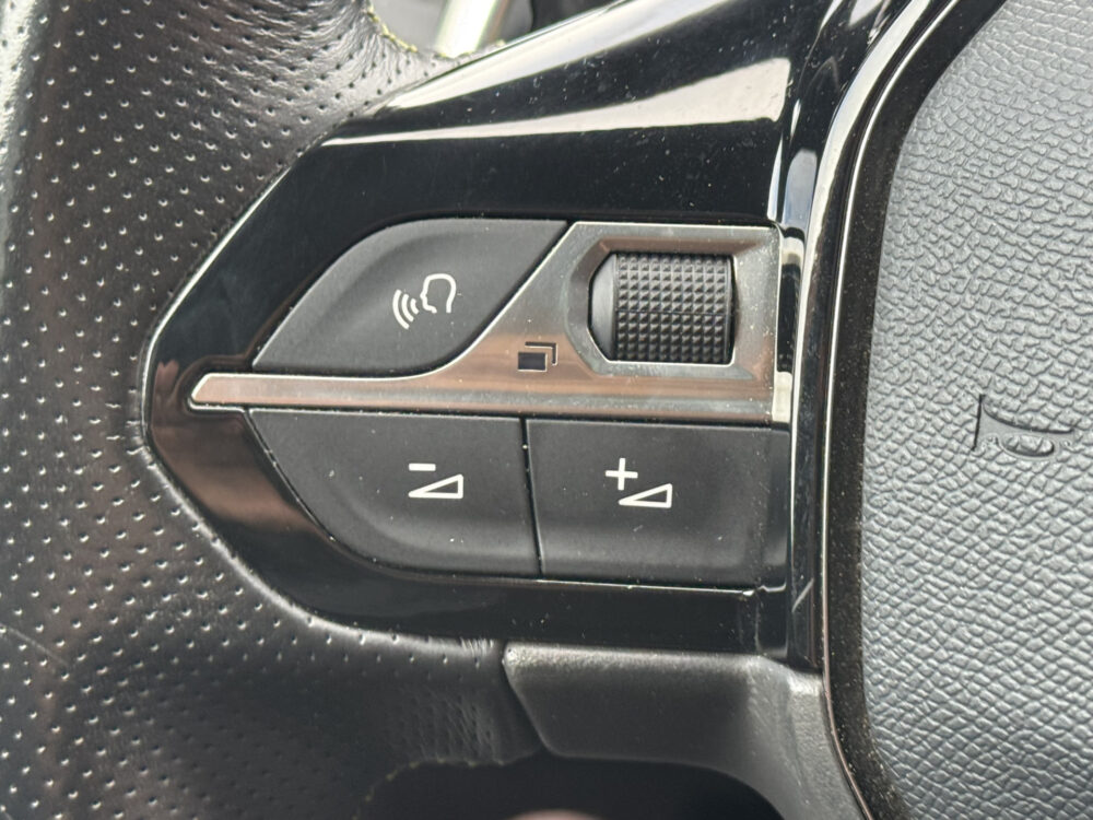 57337453-peugeot-2008-2020