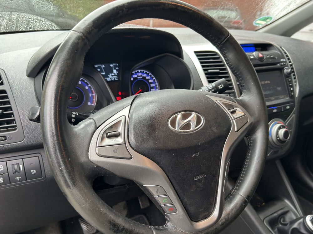 57381258-hyundai-ix20-2014