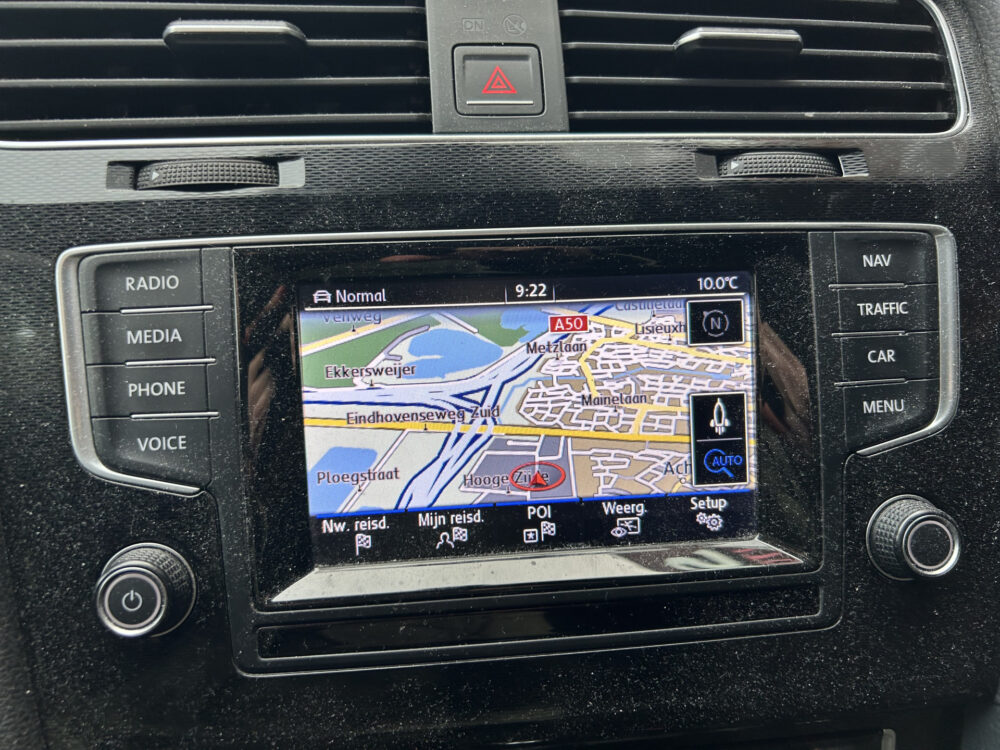 57529155-volkswagen-golf-2015