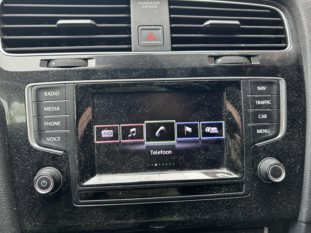 57529155-volkswagen-golf-2015