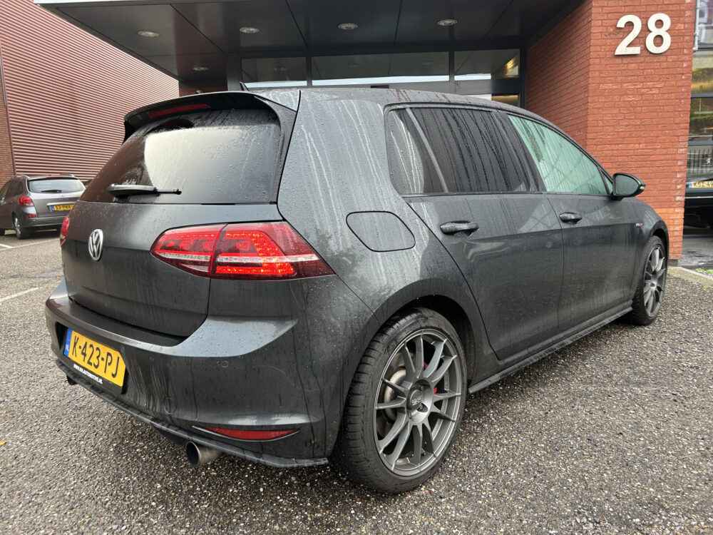 57529155-volkswagen-golf-2015