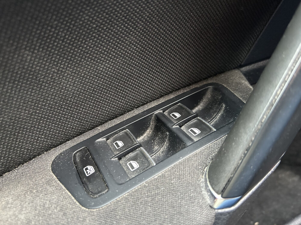 57529155-volkswagen-golf-2015