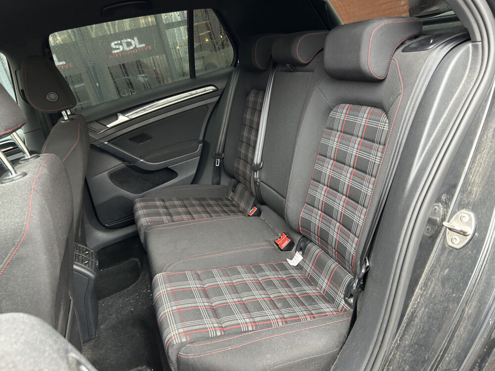 57529155-volkswagen-golf-2015