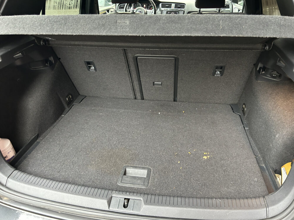 57529155-volkswagen-golf-2015