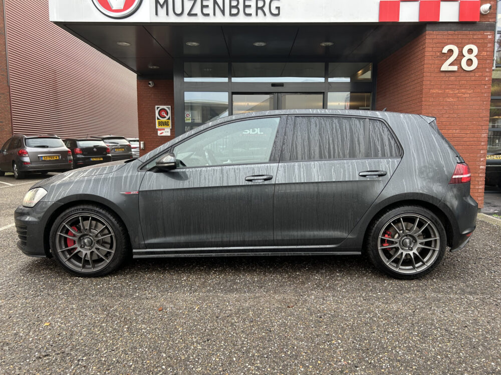 57529155-volkswagen-golf-2015