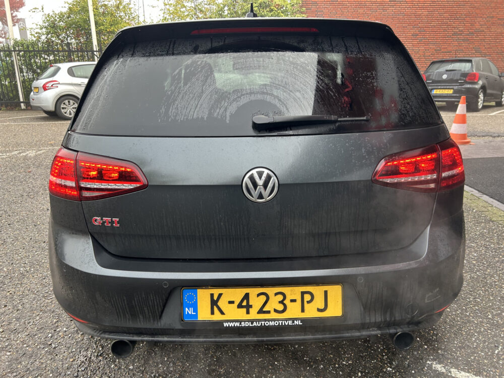 57529155-volkswagen-golf-2015