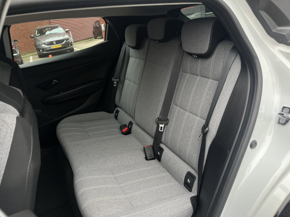 57544162-renault-megane-2023