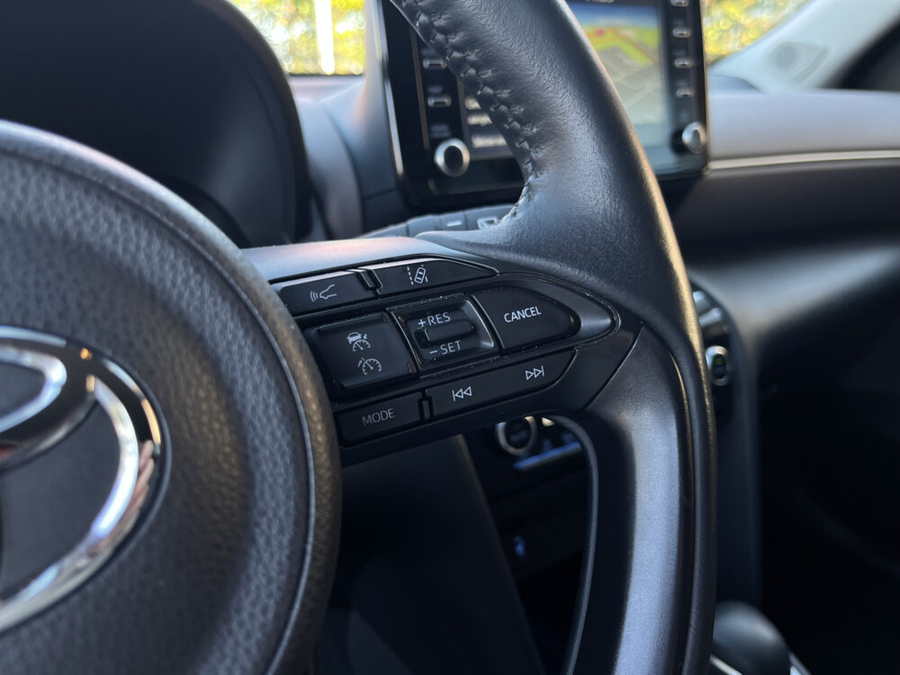 57562095-toyota-yaris-cross-2021