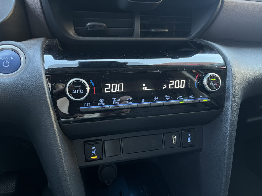 57562095-toyota-yaris-cross-2021