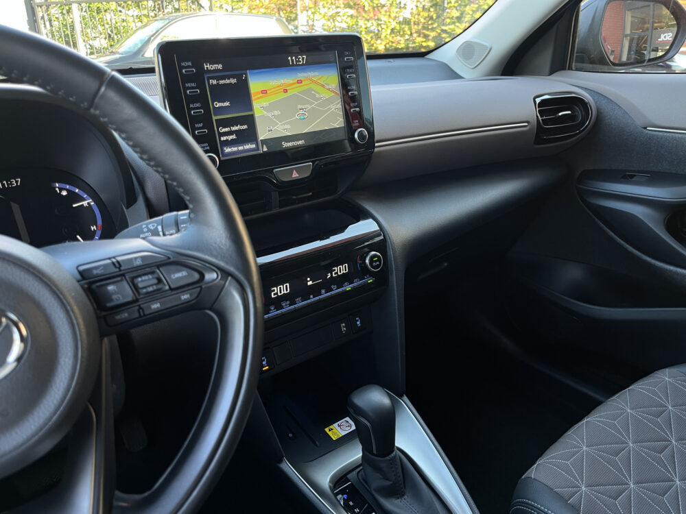 57562095-toyota-yaris-cross-2021