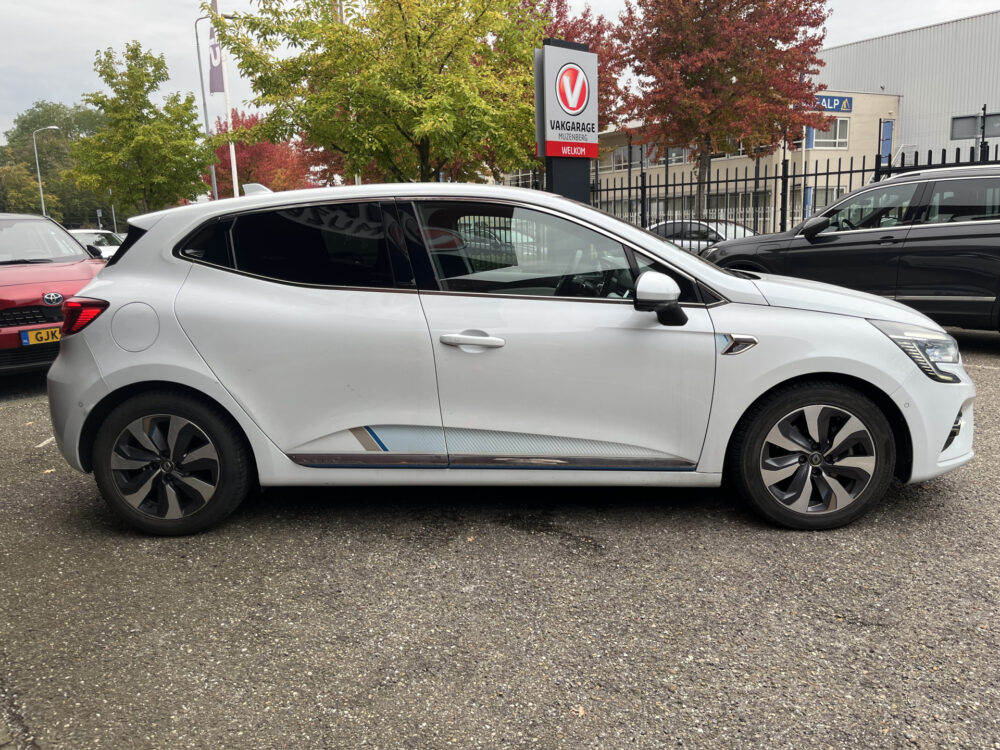 57568364-renault-clio-2020