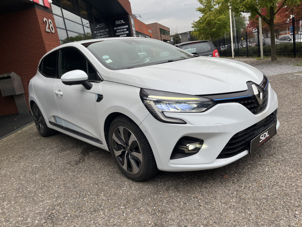 57568364-renault-clio-2020