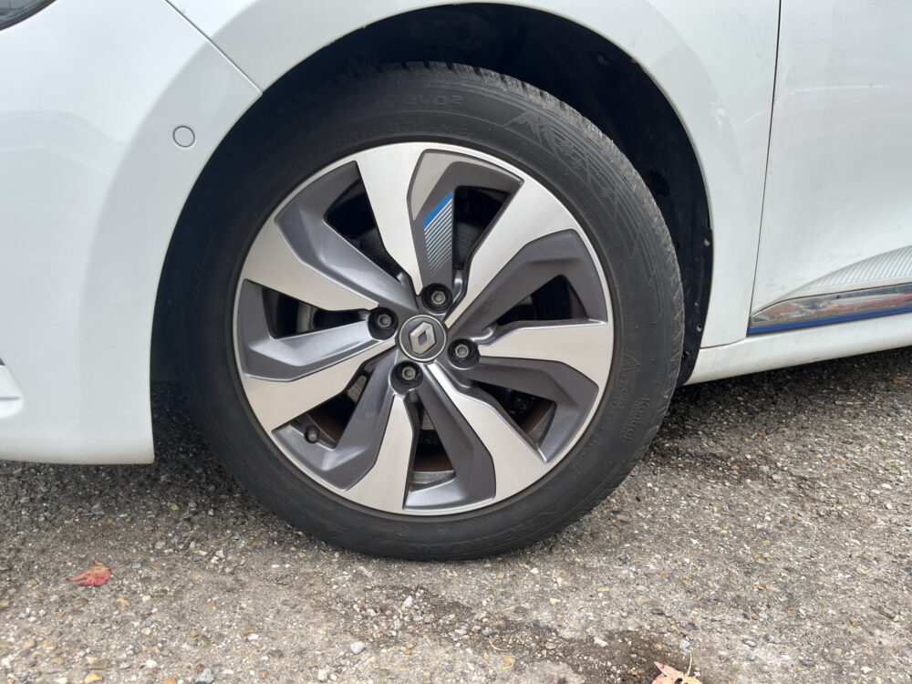 57568364-renault-clio-2020