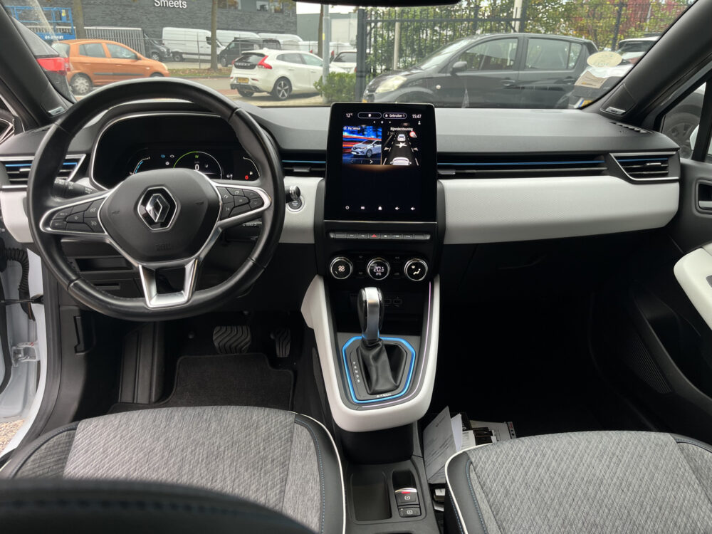 57568364-renault-clio-2020