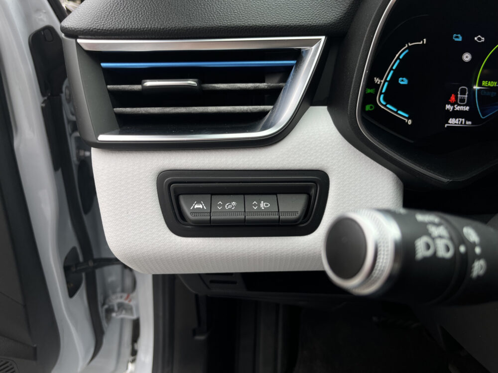 57568364-renault-clio-2020
