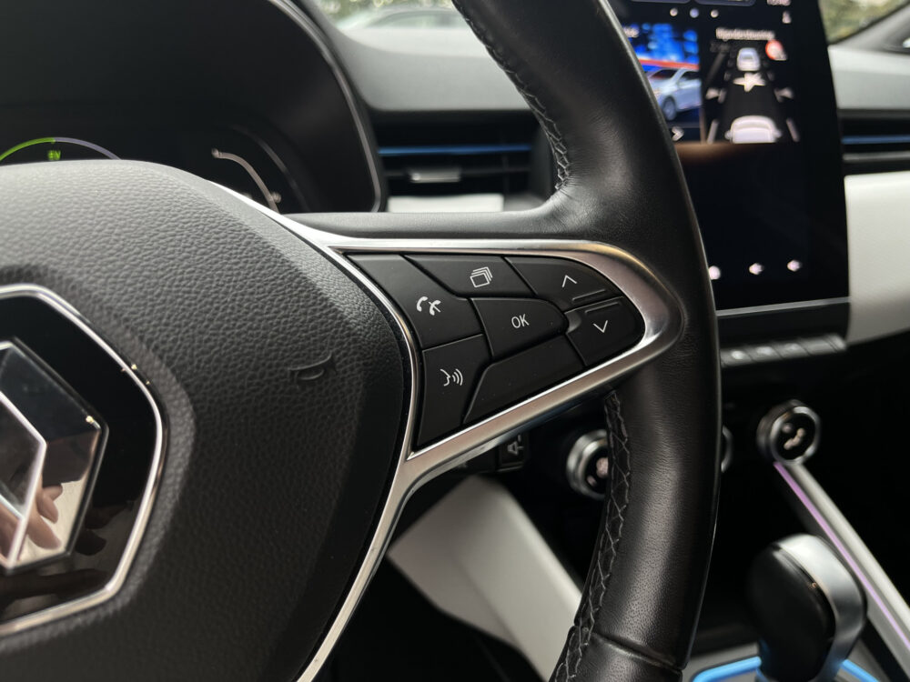 57568364-renault-clio-2020