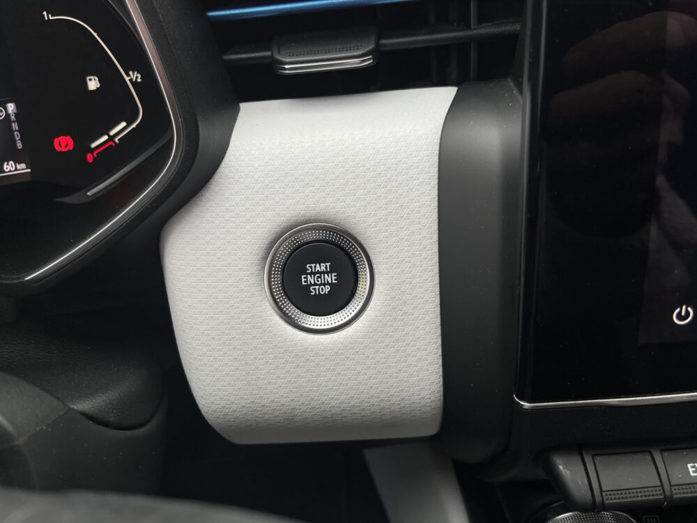 57568364-renault-clio-2020