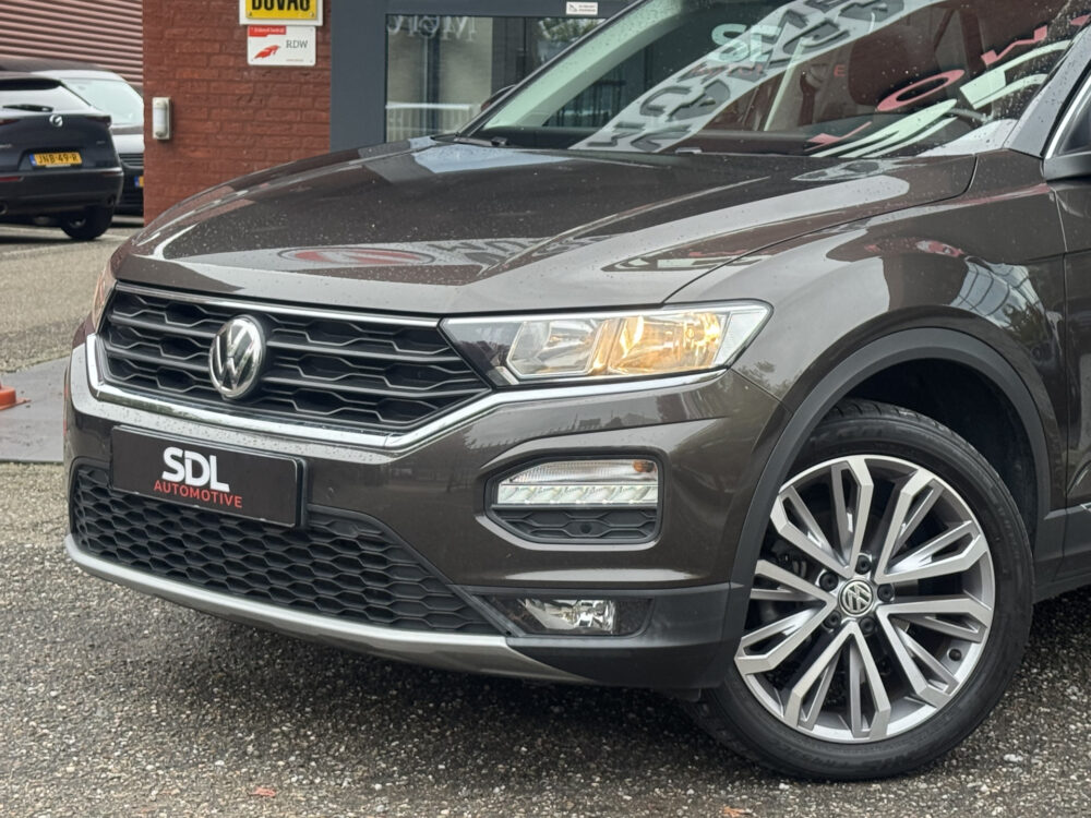57597962-volkswagen-t-roc-2019