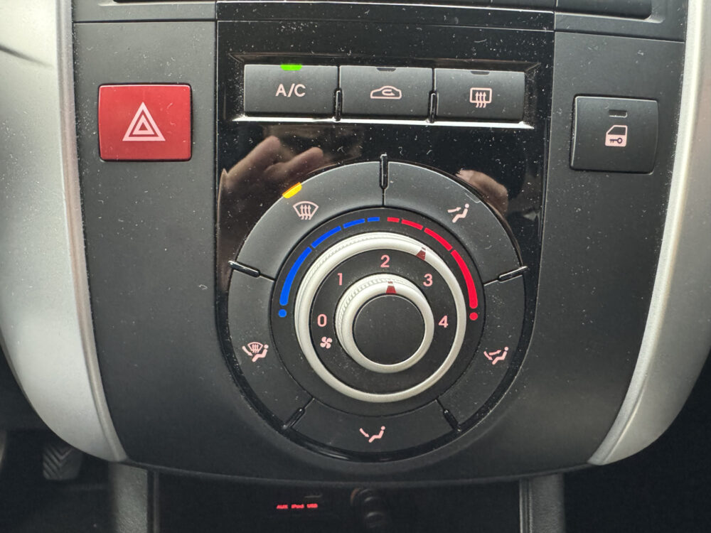 57598705-kia-venga-2010