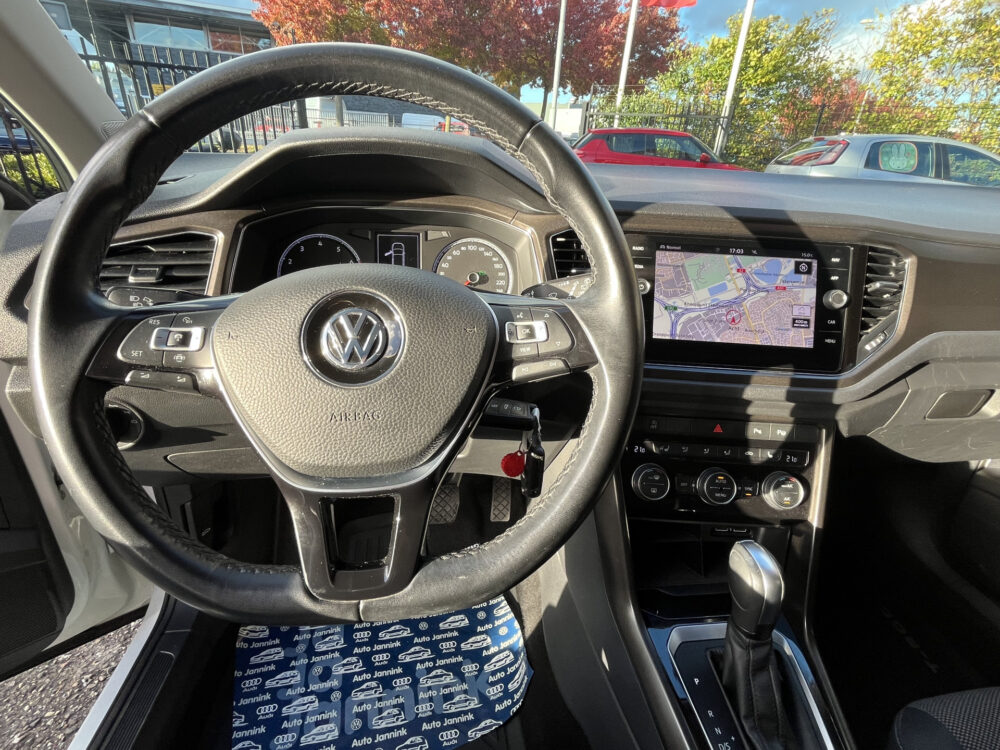 57627075-volkswagen-t-roc-2019