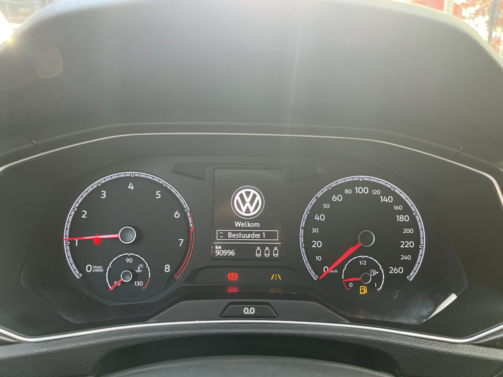 57627075-volkswagen-t-roc-2019